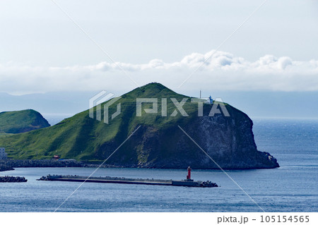 姫沼展望台から見るペシ岬　利尻島　北海道 105154565