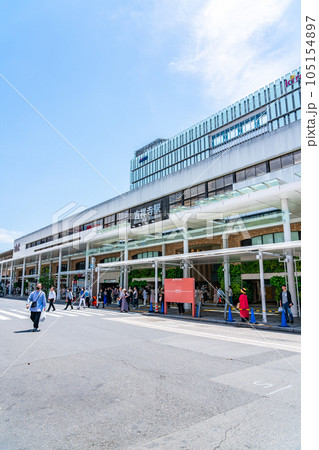【東京都】綺麗に整備された吉祥寺駅の北口 105154897