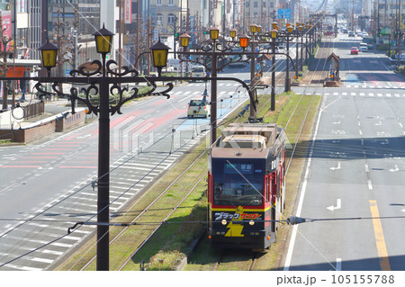 豊橋市内を走る路面電車 豊橋市内を走る路面電車 105155788