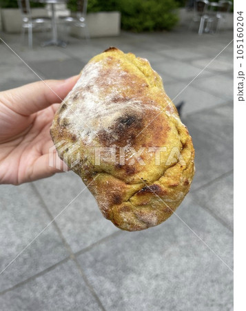 石窯焼きカレーパン 105160204