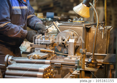 Industrial lathe in the shop for working with metal. Industrial lathe in the shop for working with metal. 105161155