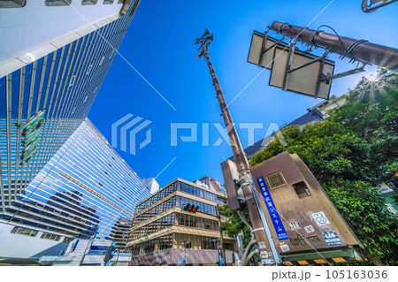 日本の横浜都市景観 防災都市ヨコハマ…SOTETSU 横浜駅前の津波警報伝達システムなどを望む 日本の横浜都市景観 防災都市ヨコハマ…SOTETSU 横浜駅前の津波警報伝達システムなどを望む 105163036