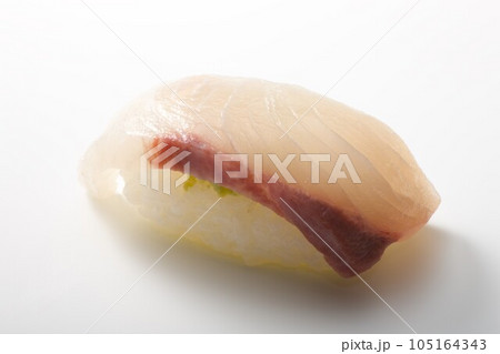 握り寿司　ハマチ 105164343