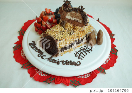 Christmas Cake, Tree cake and Buche de Noel 105164796