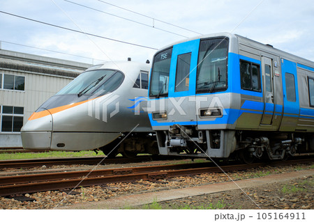 JR四国 8000系電車&2000系気動車(TSE) JR四国 8000系電車&2000系気動車(TSE) 105164911