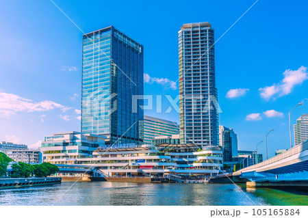 日本の横浜都市景観　横浜ベイクォーターなどを望む 105165884
