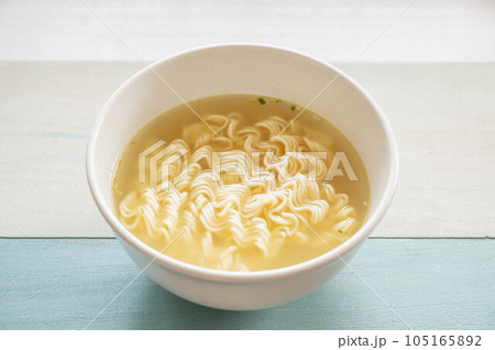 休日昼の塩ラーメン 休日昼の塩ラーメン 105165892