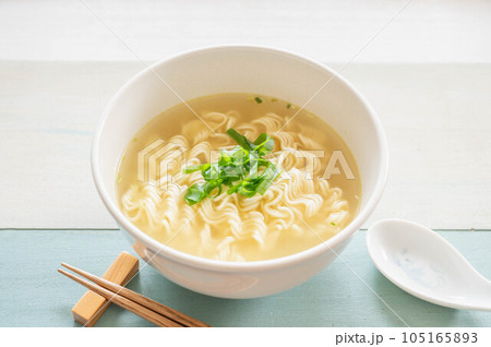 休日昼の塩ラーメン 105165893