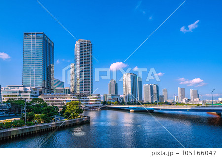日本の横浜都市景観　横浜ベイクォーターやヨコハマポートサイド地区などを望む 105166047