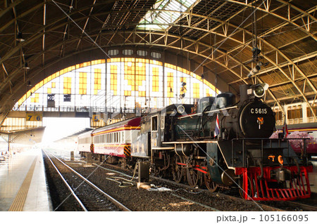 タイ・バンコクの玄関口バンコク駅（フアランポーン駅）に展示されていた蒸気機関車の風景 105166095