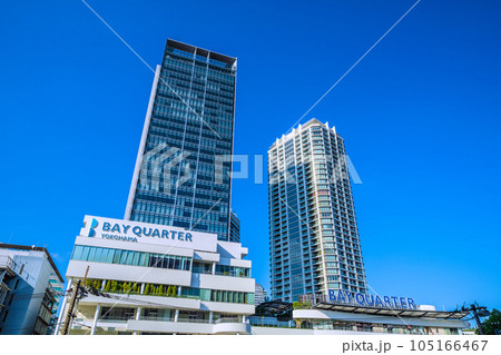 日本の横浜都市景観 横浜ベイクォーターなどを望む 日本の横浜都市景観 横浜ベイクォーターなどを望む 105166467