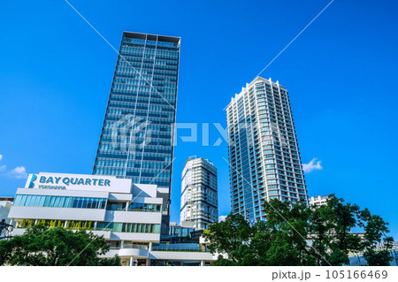 日本の横浜都市景観　横浜ベイクォーターなどを望む 105166469