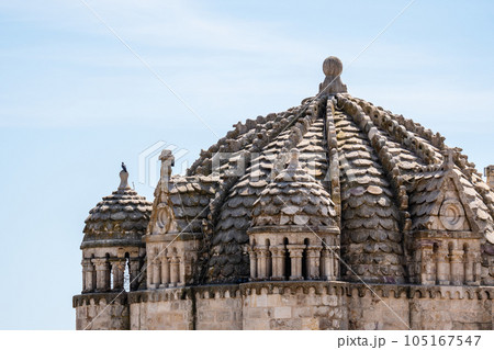 The lantern tower of the romanesque Cathedral of Zamora 105167547