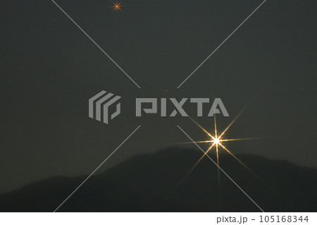 北杜市白州町、山際の金星と火星 105168344