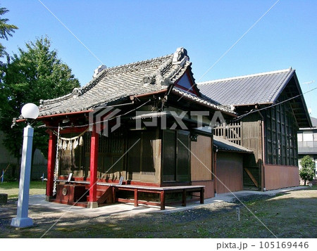 尾島町標(おじままちしるべ)「雷電神社・雷電宮(2010.11)」 鎮座する本殿 燈籠を南東から 尾島町標(おじままちしるべ)「雷電神社・雷電宮(2010.11)」 鎮座する本殿 燈籠を南東から 105169446