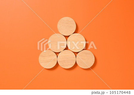 Wooden circle cubes mock up on abstract background for business concept, Business process, Copy space, Wooden blocks with copy space for text or symbols, Background with copy space 105170448