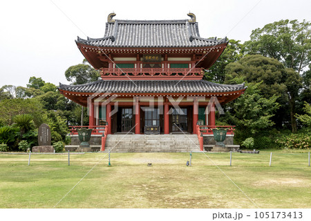 万燈会で知られる朱色の慈母観音水雲山潮音寺本堂 105173413
