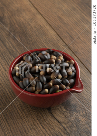 椎の実 椎の実 105173720