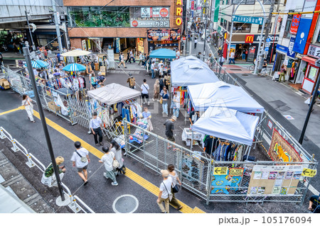 東京世田谷の都市風景　下北沢駅 105176094