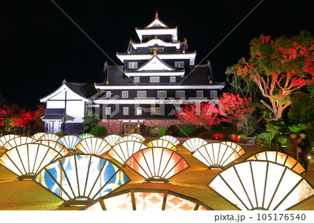 【岡山県】岡山城と扇のライトアップ（令和の大改修後） 105176540