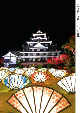 【岡山県】岡山城と扇のライトアップ（令和の大改修後） 105176541