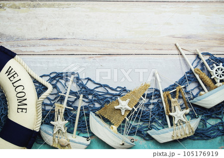 Nautical and summer background top view on wooden background 105176919