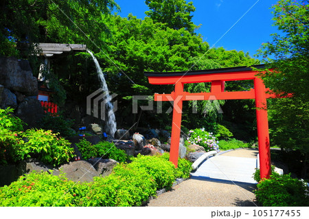 【大阪府】晴天の勝尾寺の弁天堂 【大阪府】晴天の勝尾寺の弁天堂 105177455