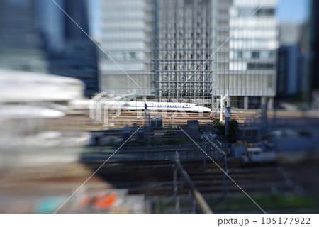 東京駅に到着する東海道新幹線 東京駅に到着する東海道新幹線 105177922
