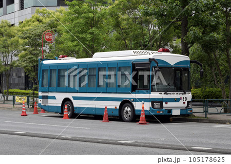 警視庁第四機動隊の人員輸送車 警視庁第四機動隊の人員輸送車 105178625