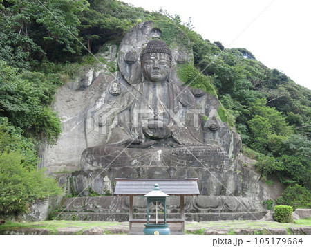 千葉県の鋸山日本寺にある大仏（薬師瑠璃光如来） 105179684