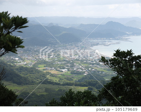 鋸山日本寺の十州一覧台からの眺め(南側 東京湾・保田駅・保田漁港など) 鋸山日本寺の十州一覧台からの眺め(南側 東京湾・保田駅・保田漁港など) 105179689