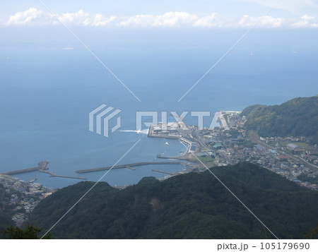 鋸山日本寺の十州一覧台からの眺め（北西側　東京湾・金谷港・浜金谷駅など） 105179690