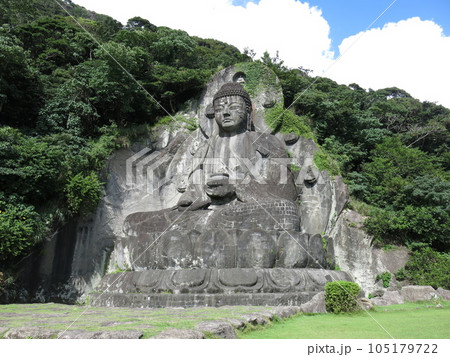 千葉県の鋸山日本寺にある大仏（薬師瑠璃光如来） 105179722