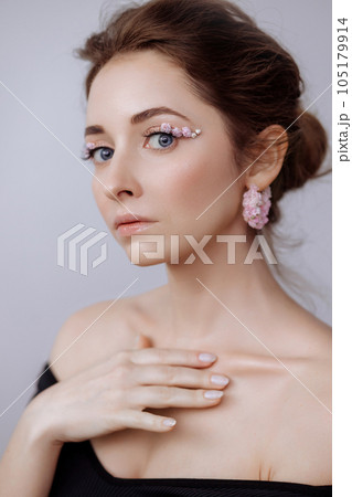 Portrait of a beautiful blondie woman with perfect skin and creative floral makeup. 105179914