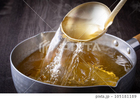 和食の出汁をとる 105181189