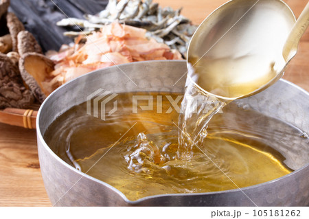 和食の出汁をとる 105181262