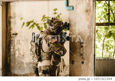 Smart teamwork of soldiers running forward and attacking enemy Smart teamwork of soldiers running forward and attacking enemy 105181384