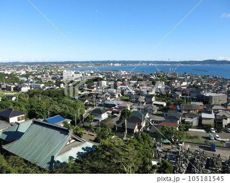 大福寺（崖観音）の観音堂からの眺め（南側　館山湾・館山市中心部・大福寺本堂など） 105181545
