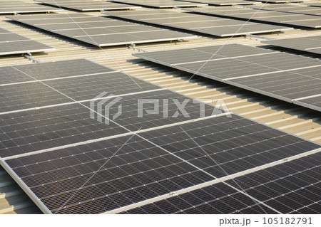 Blue photovoltaic solar panels on rooftop at solar cell farm 105182791