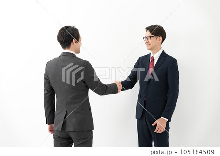 ビジネスイメージ　握手 105184509