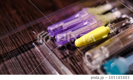 カラフルな針 カラフルな針 105185883