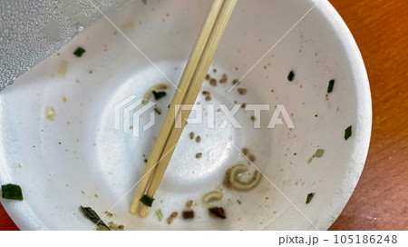 カップラーメンの残りカス 105186248