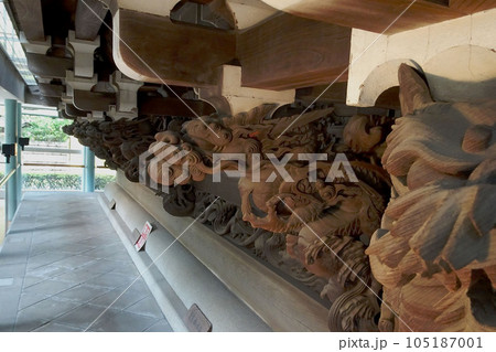 釈迦堂の床下にある彫刻の龍【柴又帝釈天・題経寺】東京都葛飾区 釈迦堂の床下にある彫刻の龍【柴又帝釈天・題経寺】東京都葛飾区 105187001