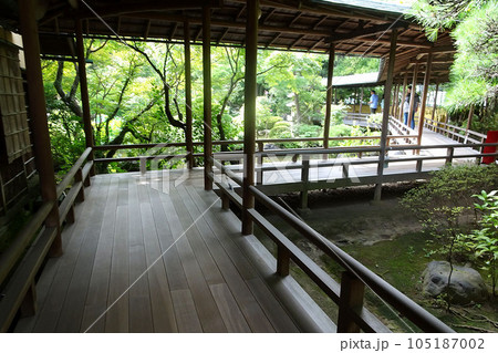 邃渓園をめぐる回廊床下【柴又帝釈天・題経寺】東京都葛飾区 邃渓園をめぐる回廊床下【柴又帝釈天・題経寺】東京都葛飾区 105187002