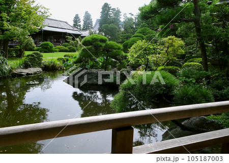 邃渓園の池越しに見る大客殿【柴又帝釈天・題経寺】東京都葛飾区 邃渓園の池越しに見る大客殿【柴又帝釈天・題経寺】東京都葛飾区 105187003