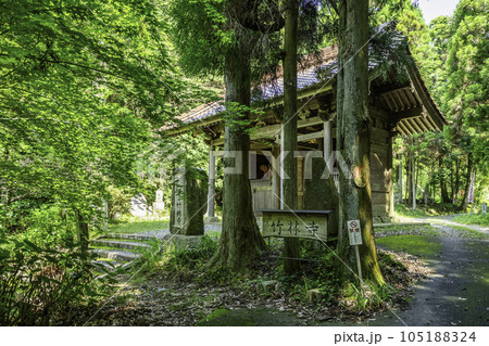 篁山の竹林寺　仁王門　広島県東広島市 105188324