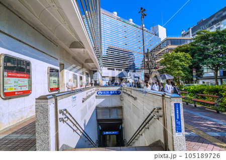 日本の横浜都市景観 防災都市…地下鉄横浜駅(約海抜1.0m)や横浜駅前の津波警報伝達システム 日本の横浜都市景観 防災都市…地下鉄横浜駅(約海抜1.0m)や横浜駅前の津波警報伝達システム 105189726
