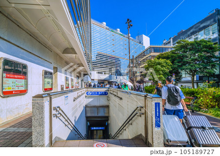 日本の横浜都市景観 防災都市…地下鉄横浜駅(約海抜1.0m)や横浜駅前の津波警報伝達システム 日本の横浜都市景観 防災都市…地下鉄横浜駅(約海抜1.0m)や横浜駅前の津波警報伝達システム 105189727