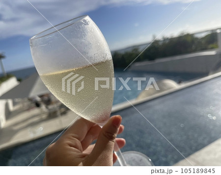 宮古島 伊良部島 プールサイド シャンパン ホテル 宮古島 伊良部島 プールサイド シャンパン ホテル 105189845