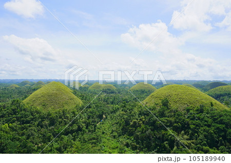チョコレートヒルズ、ボホール島、フィリピン 105189940